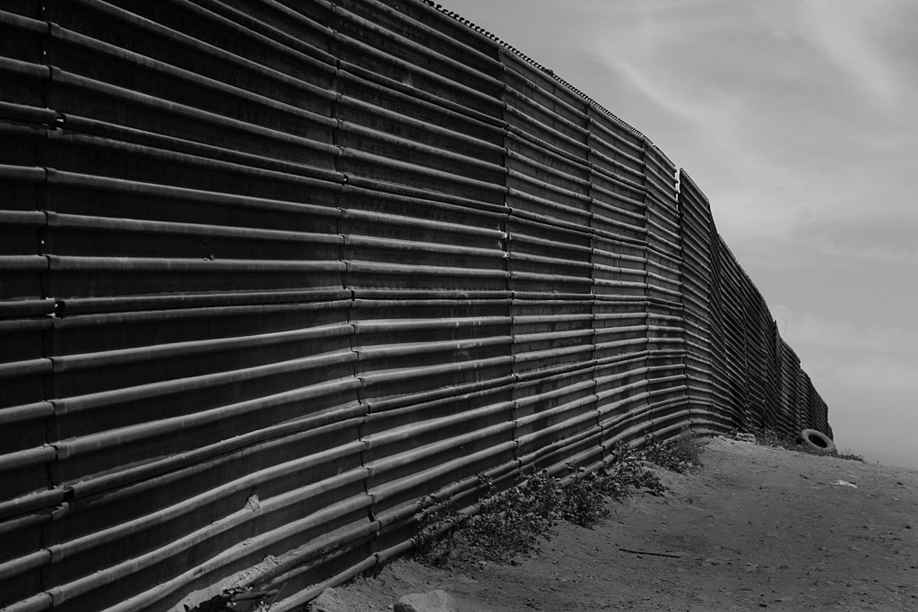 https://no.m.wikipedia.org/wiki/Fil:Us-mexico_border_at_Tijuana.jpg